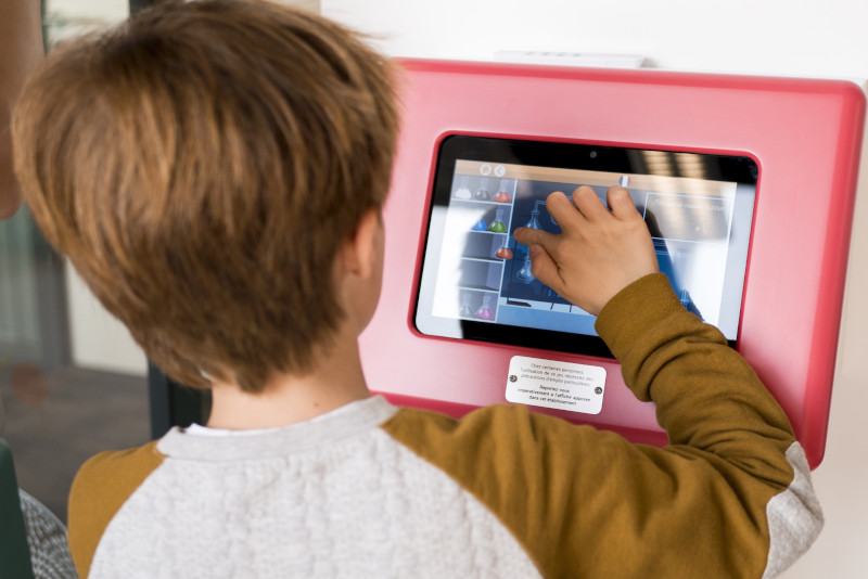 BBM Digital Touchscreen Kiosk Kylii Kids